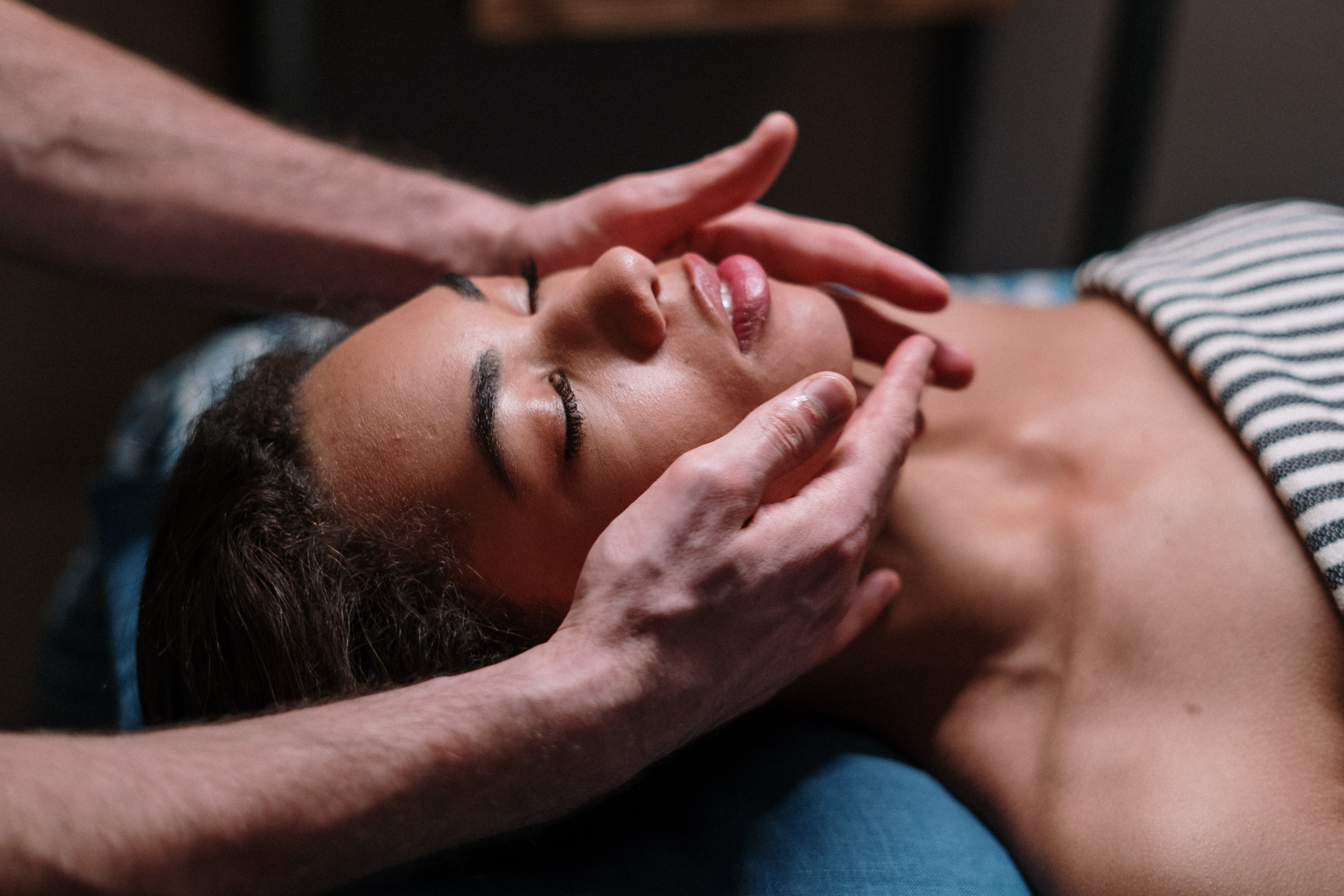 Le drainage facial Réduit les signes de vieillissement cutané avec marjolie pause